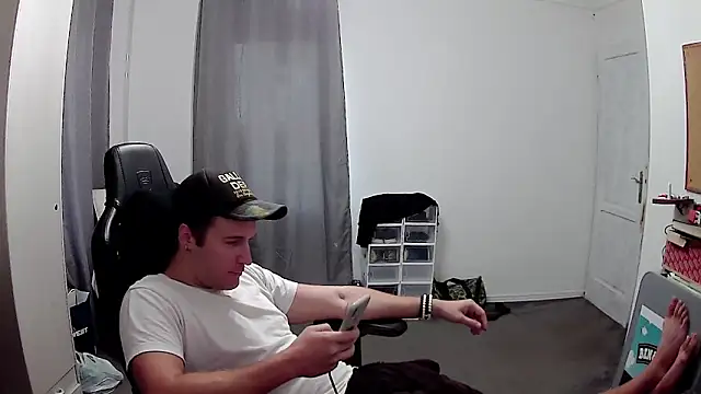 Snapshot of PKrisztian chatting on 10-08-25, 07:28 PKrisztian online show from 10-08-25, 07:28