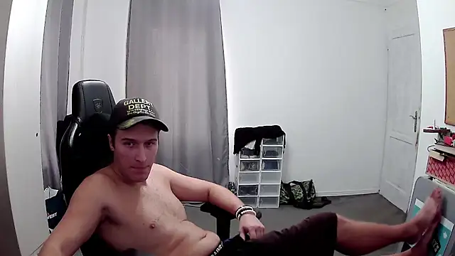 Snapshot of PKrisztian chatting on 10-10-25, 10:47 PKrisztian online show from 10-10-25, 10:47