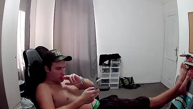 Snapshot of PKrisztian chatting on 10-13-25, 01:33 PKrisztian online show from 10-13-25, 01:33