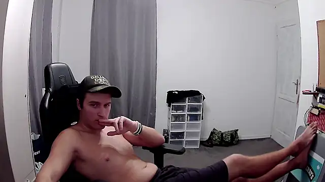 Snapshot of PKrisztian chatting on 10-27-25, 08:46 PKrisztian online show from 10-27-25, 08:46