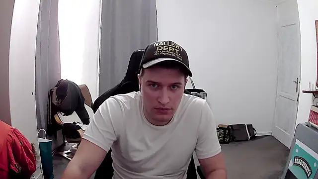 Snapshot of PKrisztian chatting on 04-16-26, 08:42 PKrisztian online show from 04-16-26, 08:42