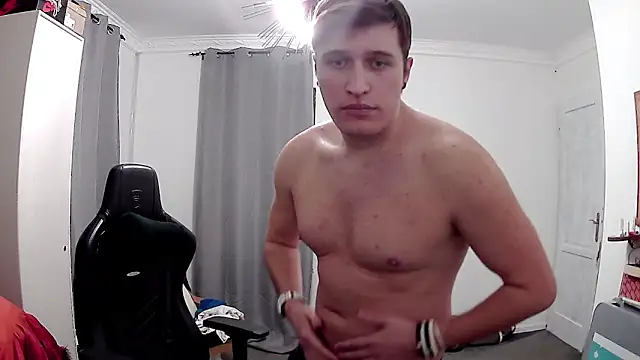 Snapshot of PKrisztian chatting on 04-18-26, 12:36 PKrisztian online show from 04-18-26, 12:36