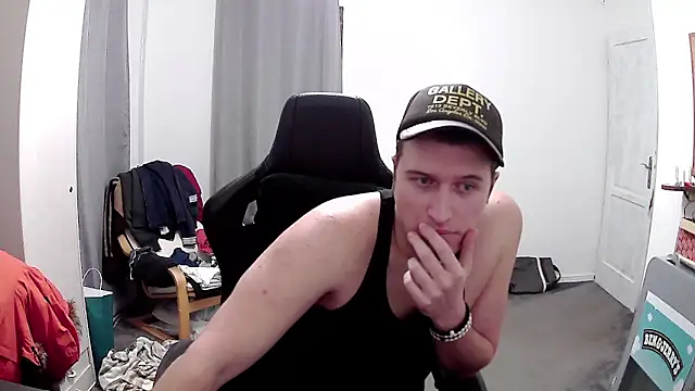 Snapshot of PKrisztian chatting on 04-20-26, 08:10 PKrisztian online show from 04-20-26, 08:10
