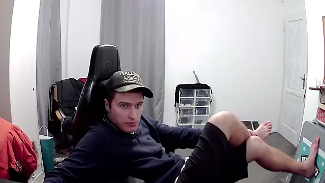 Snapshot of PKrisztian chatting on 04-21-26, 11:29 PKrisztian online show from 04-21-26, 11:29