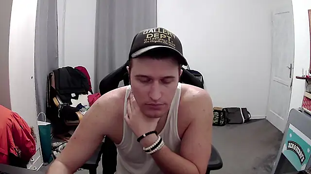 Snapshot of PKrisztian chatting on 04-22-26, 06:42 PKrisztian online show from 04-22-26, 06:42