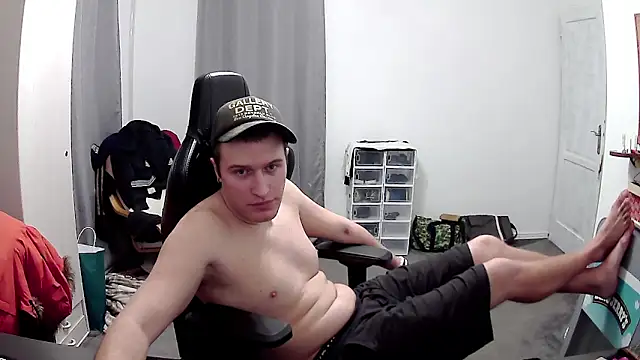 Snapshot of PKrisztian chatting on 04-25-26, 10:40 PKrisztian online show from 04-25-26, 10:40