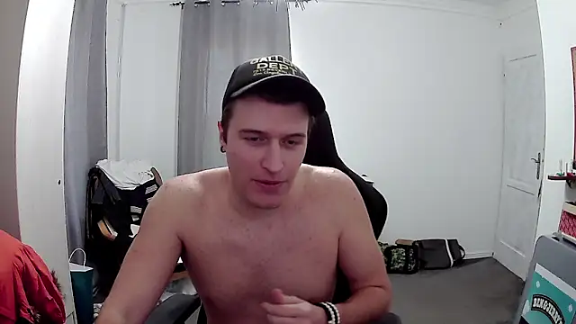 Snapshot of PKrisztian chatting on 04-30-26, 08:42 PKrisztian online show from 04-30-26, 08:42