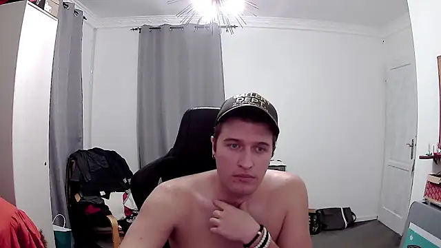 Snapshot of PKrisztian chatting on 05-04-26, 09:44 PKrisztian online show from 05-04-26, 09:44