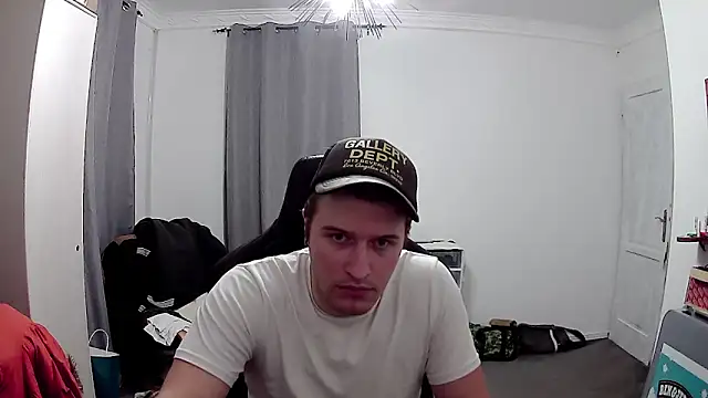 Snapshot of PKrisztian chatting on 05-16-26, 10:52 PKrisztian online show from 05-16-26, 10:52