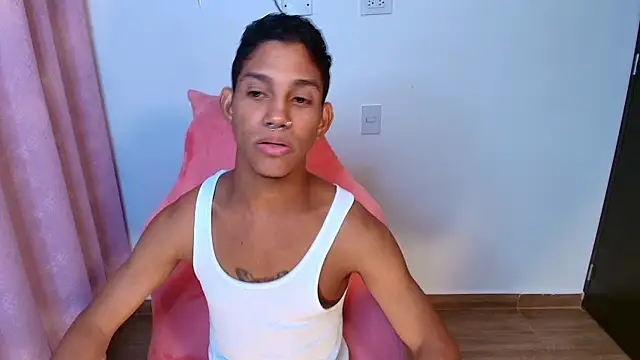 Snapshot of Palo_santo chatting on 02-14-25, 01:02 Palo santo online show from 02-14-25, 01:02
