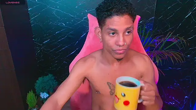Snapshot of Palo_santo chatting on 09-21-25, 02:46 Palo santo online show from 09-21-25, 02:46