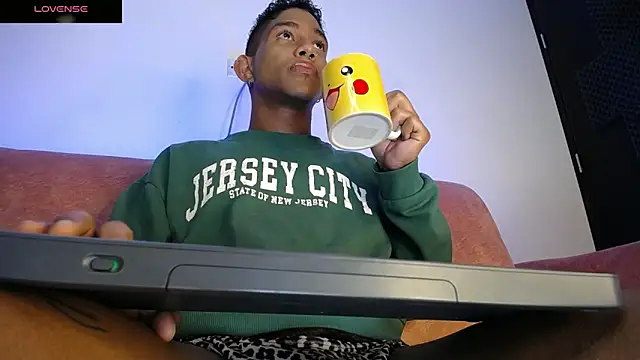 Snapshot of Palo_santo chatting on 03-25-26, 07:47 Palo santo online show from 03-25-26, 07:47