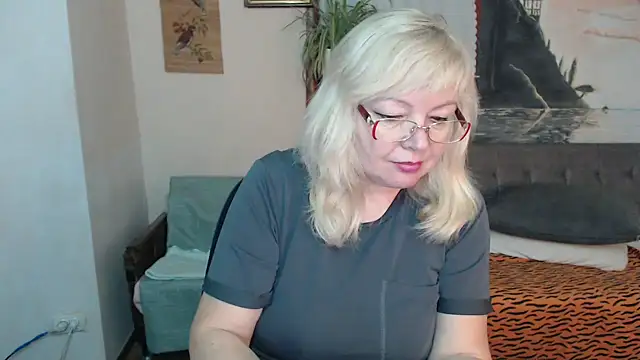 EvelynLoveShy online show from 11-07-25, 05:02