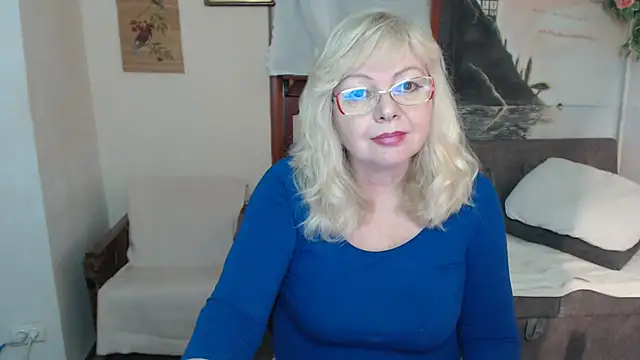 EvelynLoveShy online show from 11-13-25, 05:45