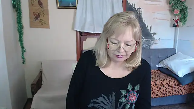 EvelynLoveShy online show from 01-18-26, 08:40