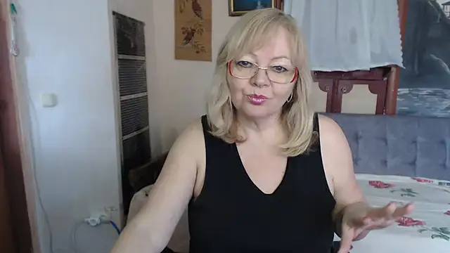 EvelynLoveShy online show from 02-09-26, 08:40