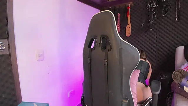 Sara Mills06 online show from 12-22-24, 02:49