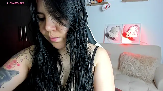 AilynRed online show from 05-05-26, 03:58