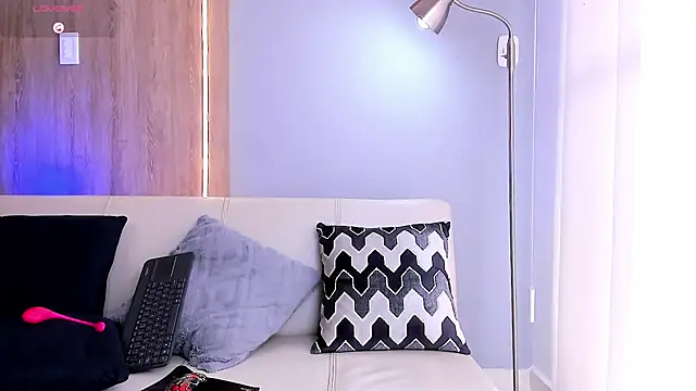 SymonPrince online show from 11-30-25, 06:12