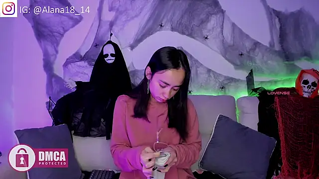 Snapshot of Alana_Pherson chatting on 10-10-25, 07:40 Alana Pherson online show from 10-10-25, 07:40