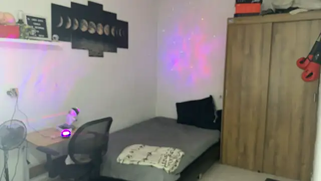 Kisan Smith online show from 10-25-25, 02:52