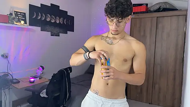 Kisan Smith online show from 10-31-25, 03:07