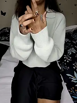 Snapshot of Leeeezzzz_roy chatting on 01-22-25, 08:38 Leeeezzzz roy online show from 01-22-25, 08:38