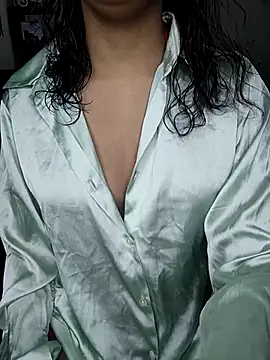 Snapshot of Leeeezzzz_roy chatting on 02-14-25, 09:10 Leeeezzzz roy online show from 02-14-25, 09:10