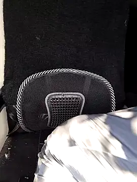 Snapshot of Leeeezzzz_roy chatting on 09-28-25, 08:58 Leeeezzzz roy online show from 09-28-25, 08:58