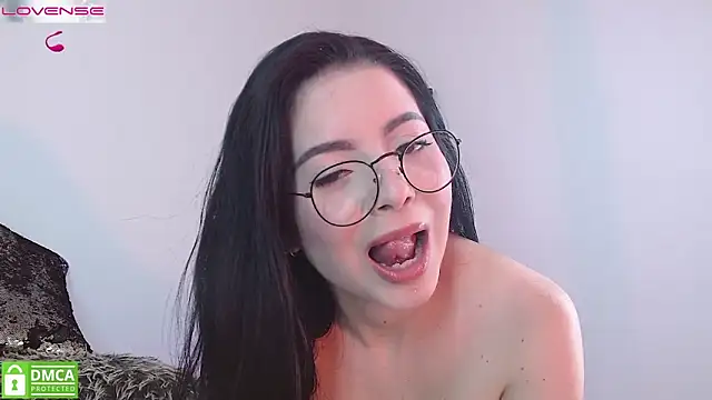 Snapshot of LauryMoons chatting on 04-06-26, 10:33 LauryMoons online show from 04-06-26, 10:33