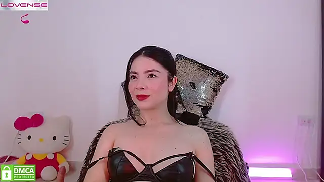 Snapshot of LauryMoons chatting on 05-10-26, 12:16 LauryMoons online show from 05-10-26, 12:16