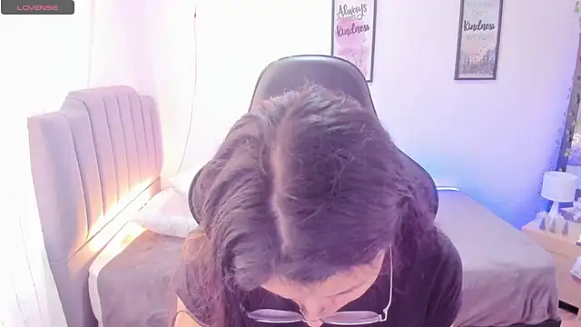 Amy joones online show from 01-04-25, 01:53