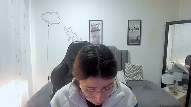 Amy joones online show from 09-20-25, 01:56