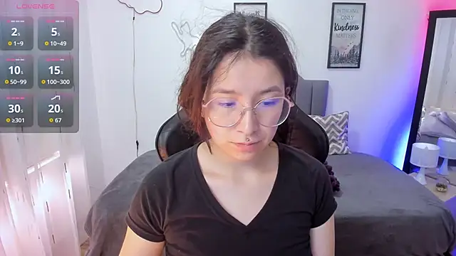 Amy joones online show from 10-10-25, 12:37