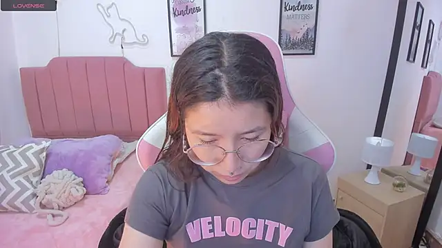 Amy joones online show from 11-22-25, 01:10