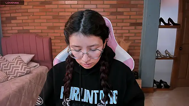 Amy joones online show from 05-04-26, 11:28