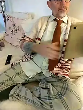 Snapshot of MadProfessor chatting on 12-18-24, 03:00 MadProfessor online show from 12-18-24, 03:00