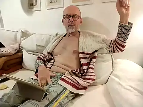 Snapshot of MadProfessor chatting on 12-20-24, 03:21 MadProfessor online show from 12-20-24, 03:21