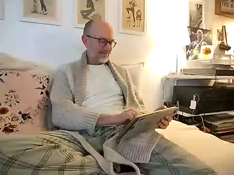 Snapshot of MadProfessor chatting on 02-11-25, 02:13 MadProfessor online show from 02-11-25, 02:13