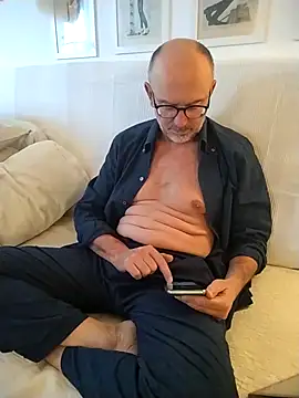 Snapshot of MadProfessor chatting on 03-04-25, 01:28 MadProfessor online show from 03-04-25, 01:28