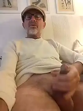 Snapshot of MadProfessor chatting on 10-30-25, 11:00 MadProfessor online show from 10-30-25, 11:00