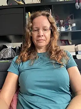 AnnikaRose online show from 10-28-25, 08:07