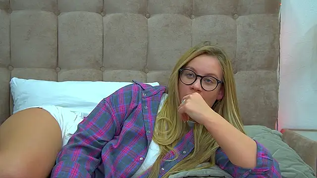 MariaNeumann online show from 01-18-25, 12:24