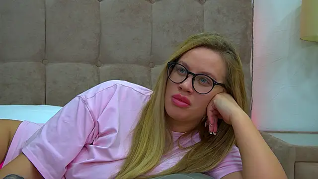 MariaNeumann online show from 01-18-25, 10:39