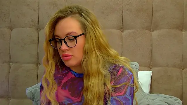 MariaNeumann online show from 03-07-25, 04:22