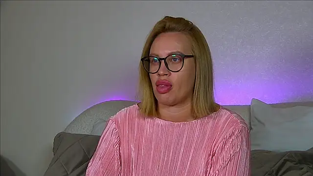 MariaNeumann online show from 10-19-25, 06:30