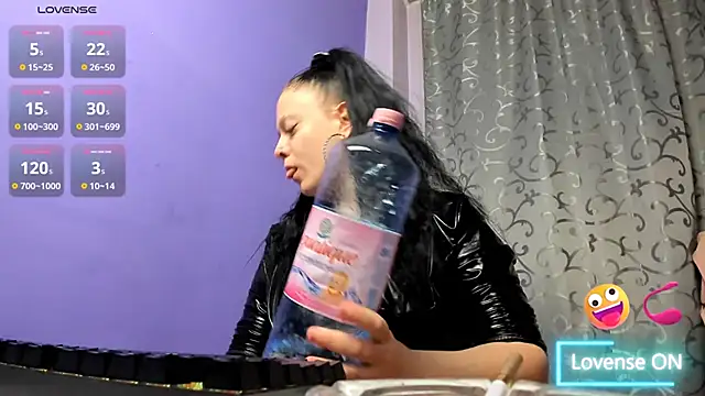 Snapshot of AdriannaLily chatting on 03-19-26, 04:44 AdriannaLily online show from 03-19-26, 04:44