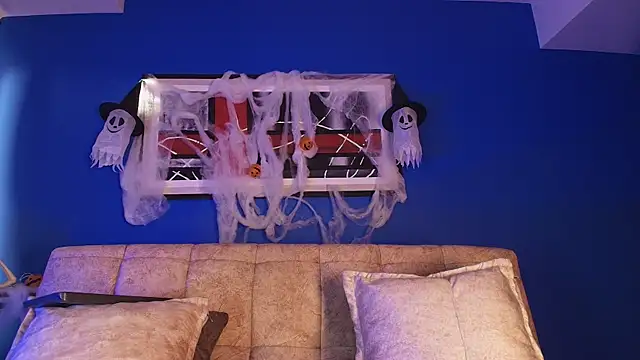 liccy hall online show from 10-31-25, 11:44