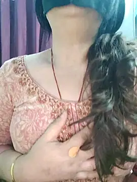 Aishwaryaa 69 online show from 06-06-26, 01:43