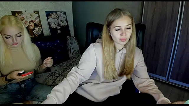 Snapshot of _NigoNika chatting on 10-10-25, 12:59 NigoNika online show from 10-10-25, 12:59